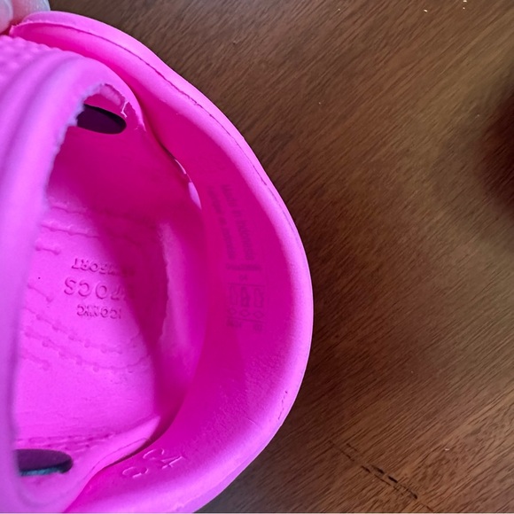 CROCS Bubblegum Barbie Pink Baby Girl Class Clog | Toddler Size 4 - Picture 4 of 4
